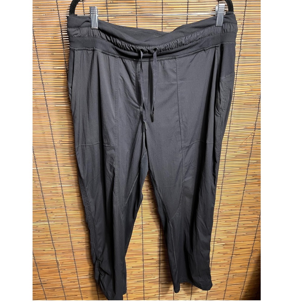 Lululemon Size 12 Dance Studio Mid-Rise Cropped Pants Black Nylon Blend